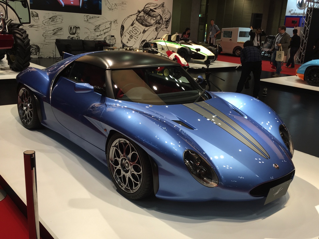 Gekke primeurs met typisch Japanse primeurs en Kei cars op de Tokyo Motor Show 2015.