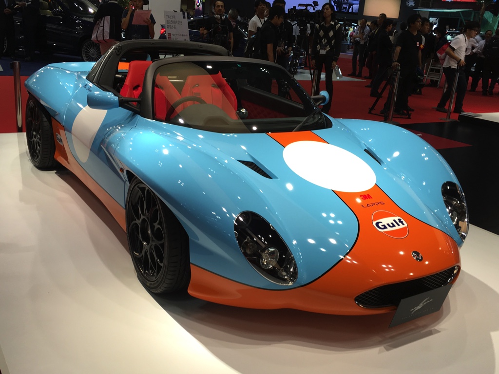 Gekke primeurs met typisch Japanse primeurs en Kei cars op de Tokyo Motor Show 2015.