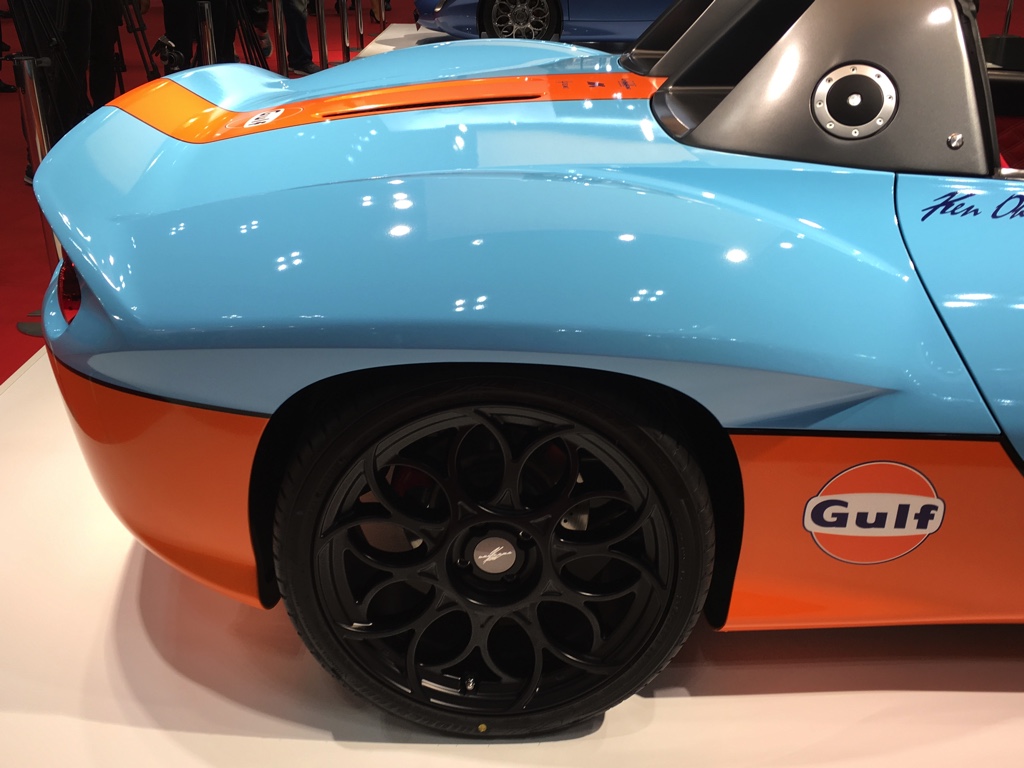 Gekke primeurs met typisch Japanse primeurs en Kei cars op de Tokyo Motor Show 2015.
