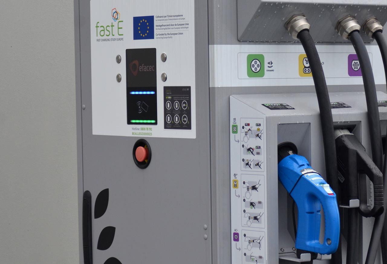 Elektrische auto's hebben een groeiende actieradius. Maar hoe staat het met de laadpalen in het buitenland. Autovandaag nam de proef op de som met een Renault Zoe in Belgi en Frankrijk.