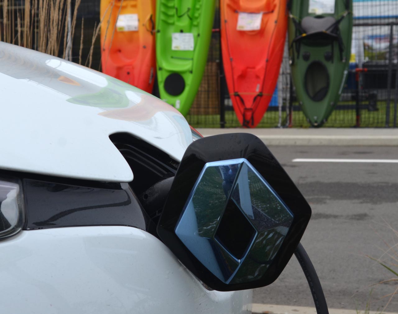 Elektrische auto's hebben een groeiende actieradius. Maar hoe staat het met de laadpalen in het buitenland. Autovandaag nam de proef op de som met een Renault Zoe in Belgi en Frankrijk.