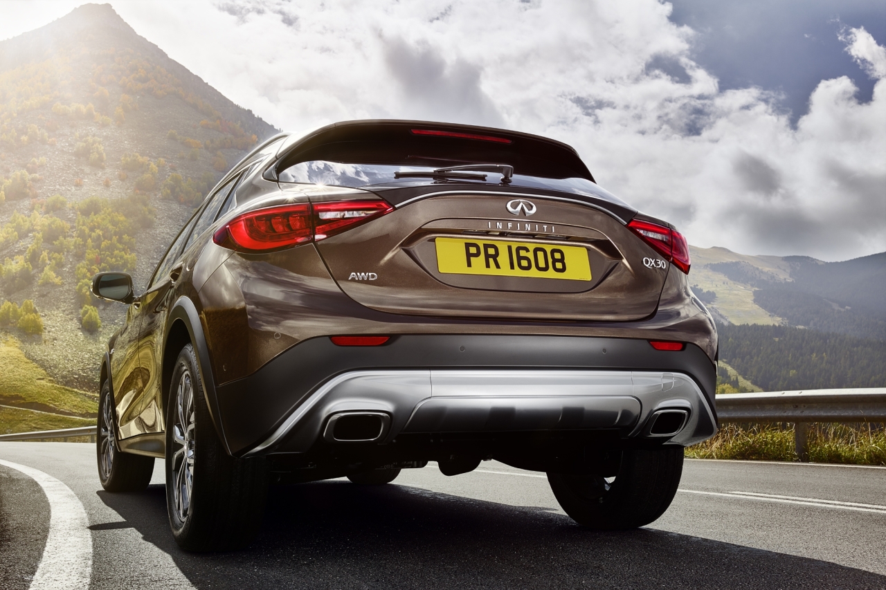 Infiniti introduceert QX30, een crossover op basis van de Q30. De stoere versie is nu onthuld op de Los Angeles Motor Show.