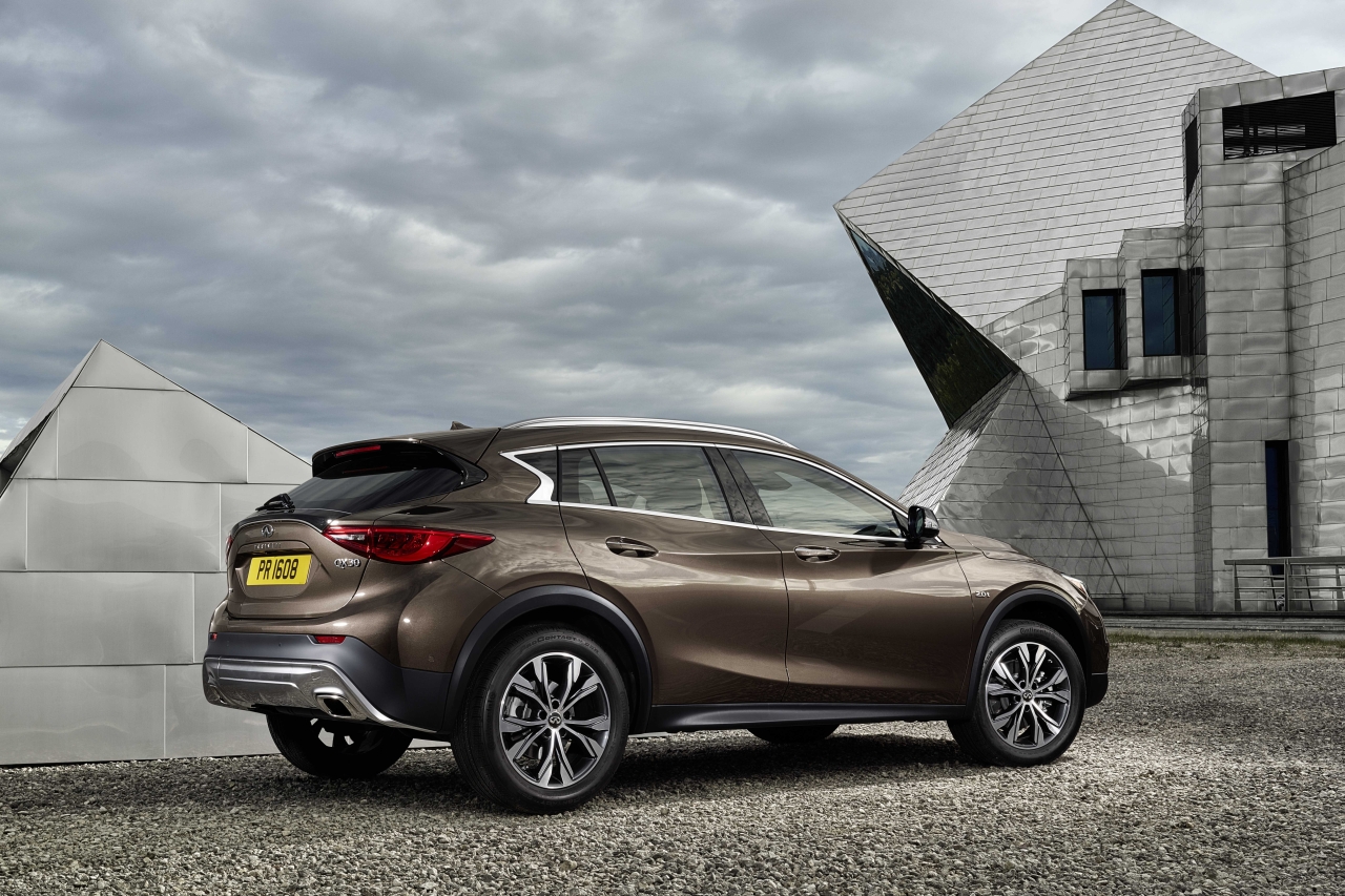 Infiniti introduceert QX30, een crossover op basis van de Q30. De stoere versie is nu onthuld op de Los Angeles Motor Show.