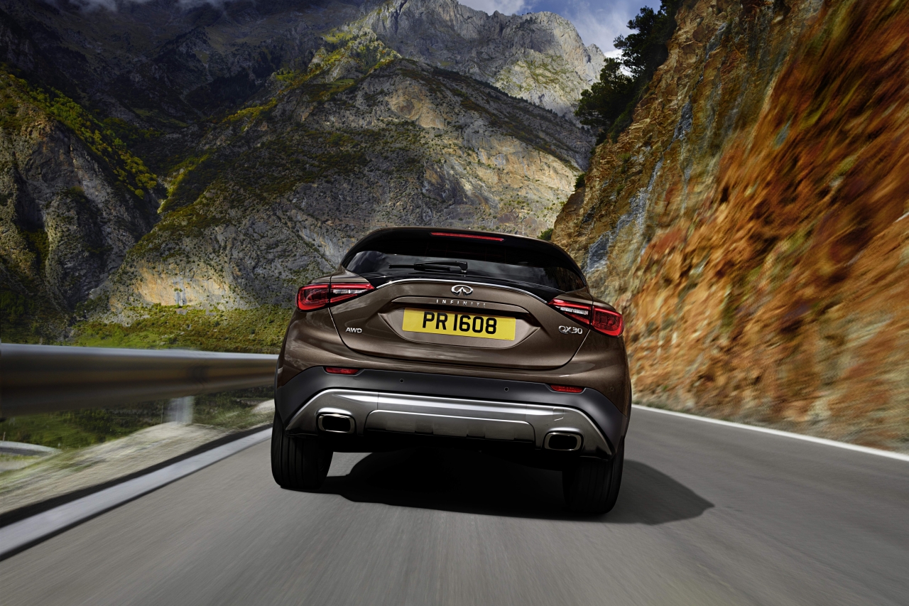 Infiniti introduceert QX30, een crossover op basis van de Q30. De stoere versie is nu onthuld op de Los Angeles Motor Show.