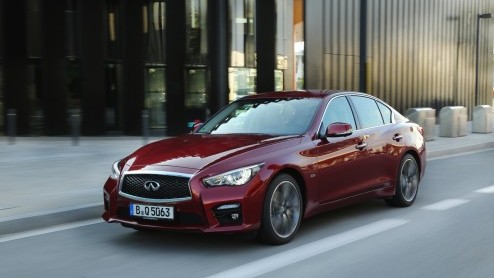 Test Infiniti Q50 2.2d en Q50 3.5 V6 hybrid, de nieuwe aanwinst van Infiniti die zich volledig op de Duitse concurrentie stort. We reden de eerste kilometers op Europese bodem; Barcelona.