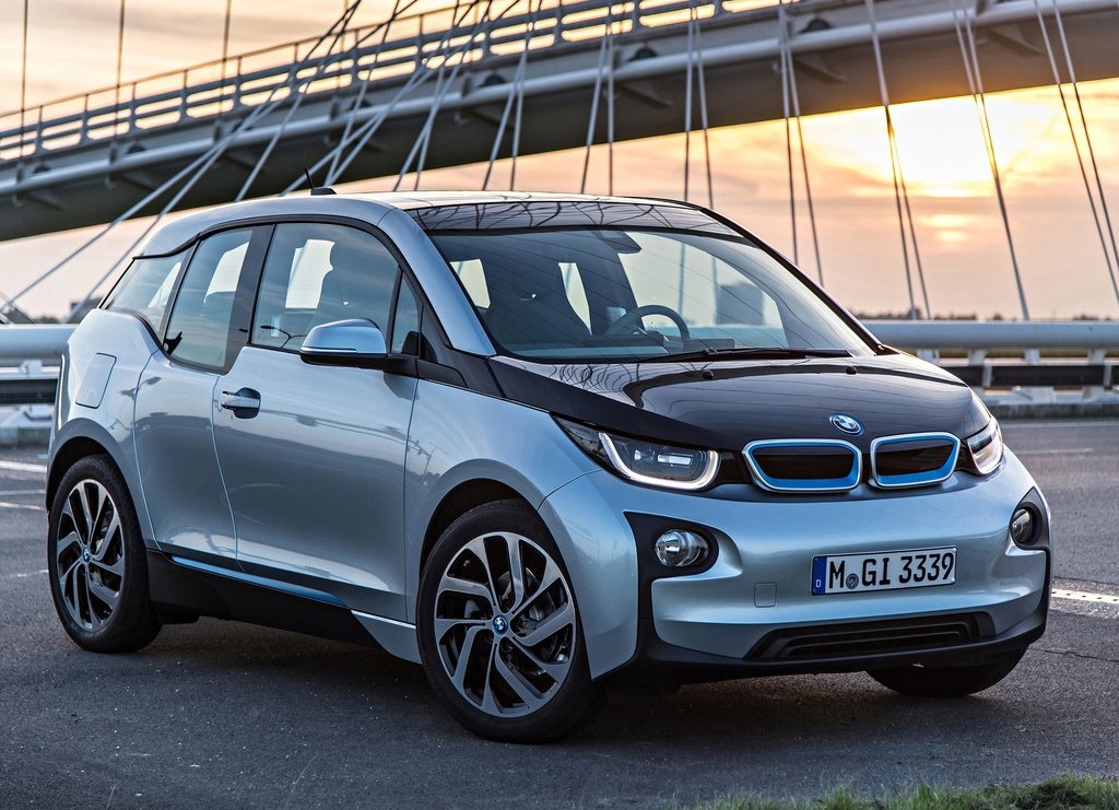 Naar het schijnt kunnen we in 2017 een ingrijpend gefacelifte BMW i3 verwachten. Het grootste nieuws zit daarbij onderhuids, uiteraard met als gevolg een langere actieradius.
