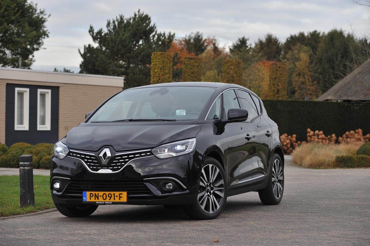 Renault voegt het meest complete uitrustingsniveau Initiale Paris toe aan het leveringsprogramma van de Scnic en Grand Scnic.