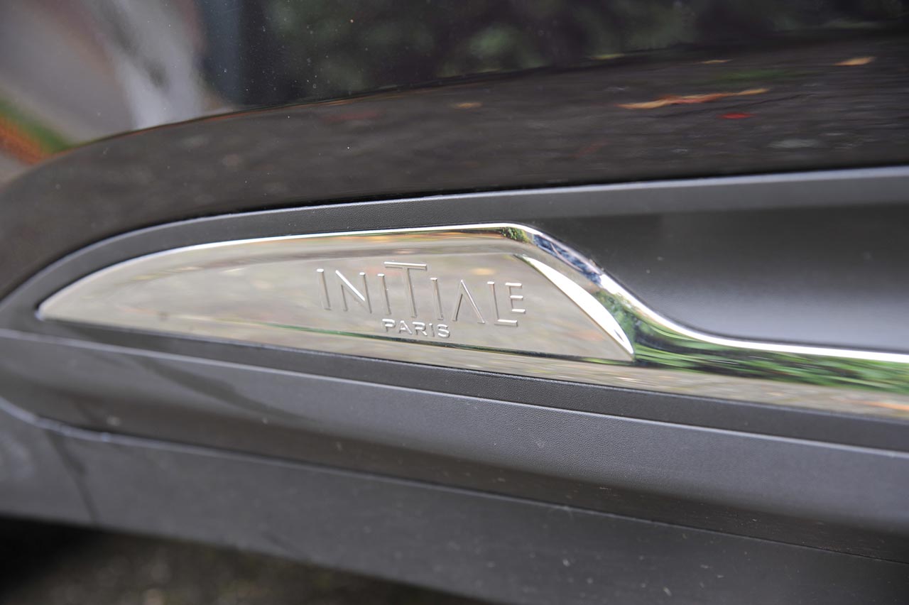 Renault voegt het meest complete uitrustingsniveau Initiale Paris toe aan het leveringsprogramma van de Scnic en Grand Scnic.
