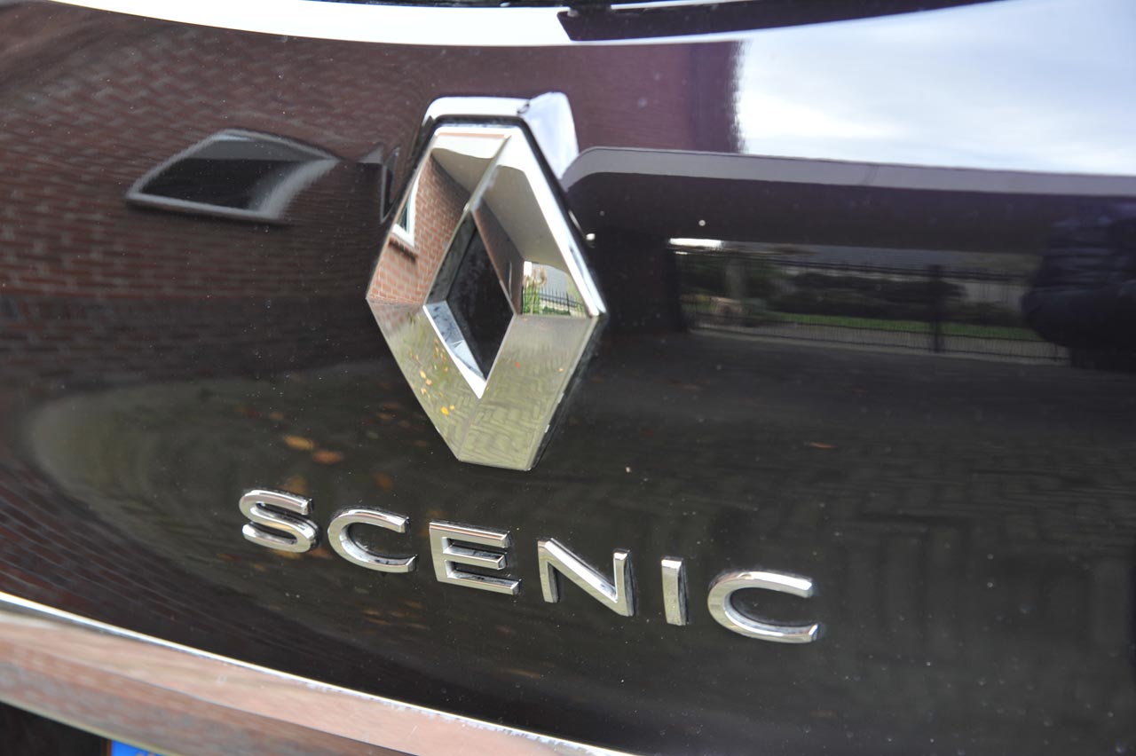 Renault voegt het meest complete uitrustingsniveau Initiale Paris toe aan het leveringsprogramma van de Scnic en Grand Scnic.