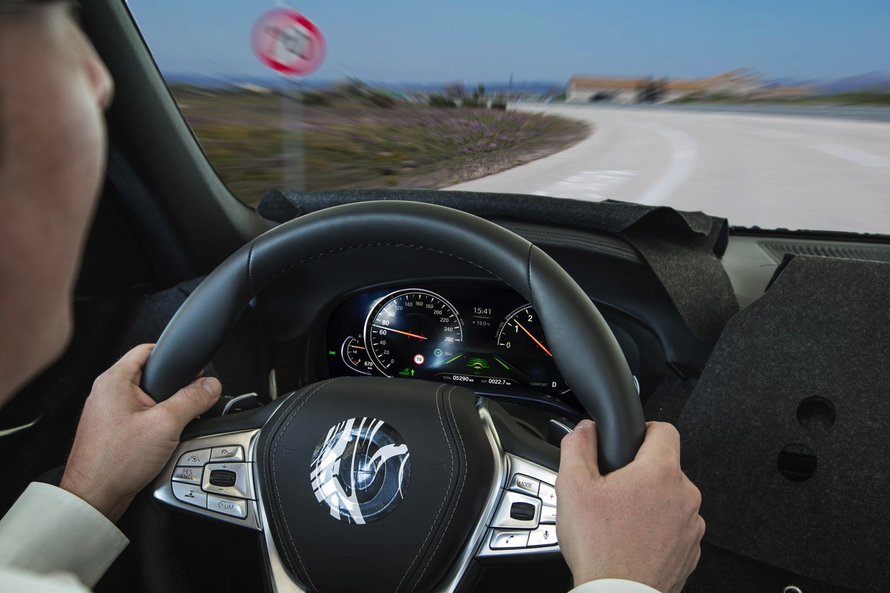 De nieuwe BMW 7 Serie innoveert met vierwielbesturing en gewichtsverlies naar de best rijdende topklasse limousine.