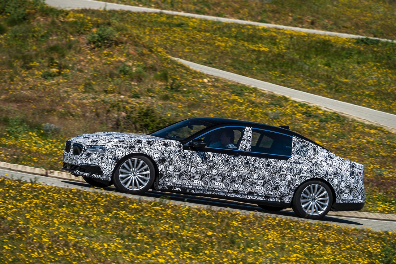 De nieuwe BMW 7 Serie innoveert met vierwielbesturing en gewichtsverlies naar de best rijdende topklasse limousine.