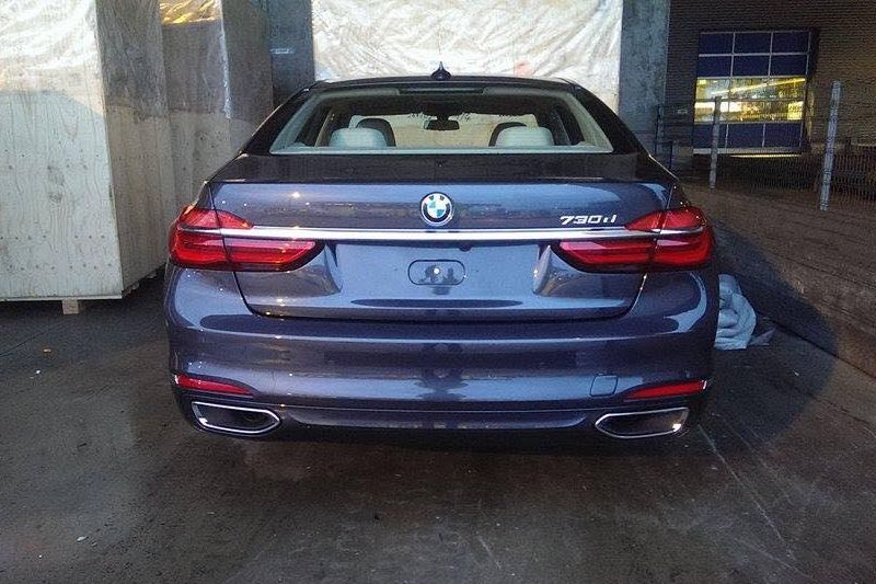 De nieuwe BMW 7 Serie innoveert met vierwielbesturing en gewichtsverlies naar de best rijdende topklasse limousine.