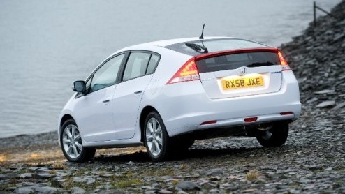 Honda kiest het goede moment uit om met hun nieuwste hybride, de Insight, de markt te betreden. Vanaf het voorjaar staat deze groene Japanner bij de dealers, en inmiddels weten we weer meer over de