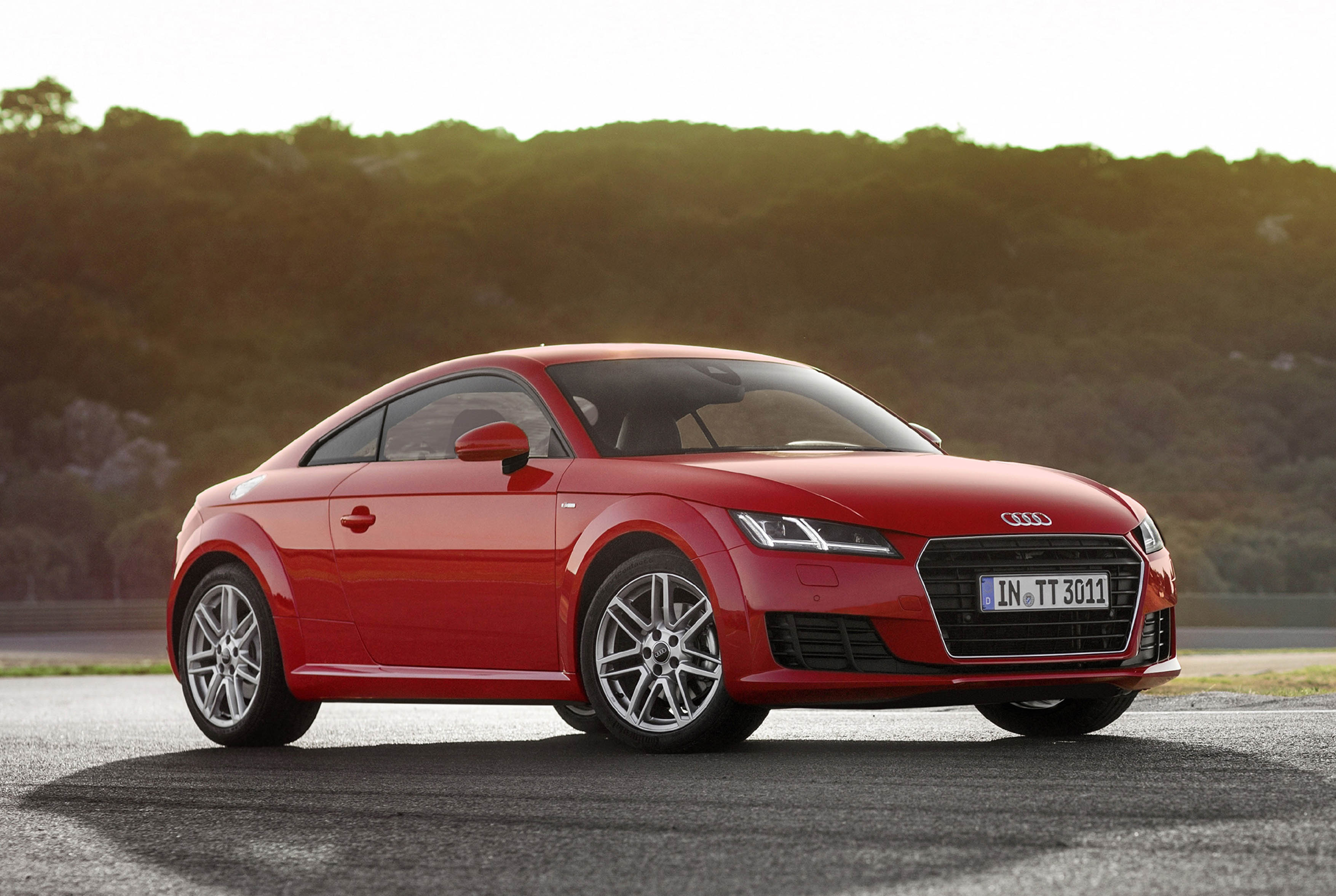 Nieuwe Audi TT ook leverbaar met de 1.8 TFSI 180 pk turbomotor. Prijzen zijn nog niet bekend.