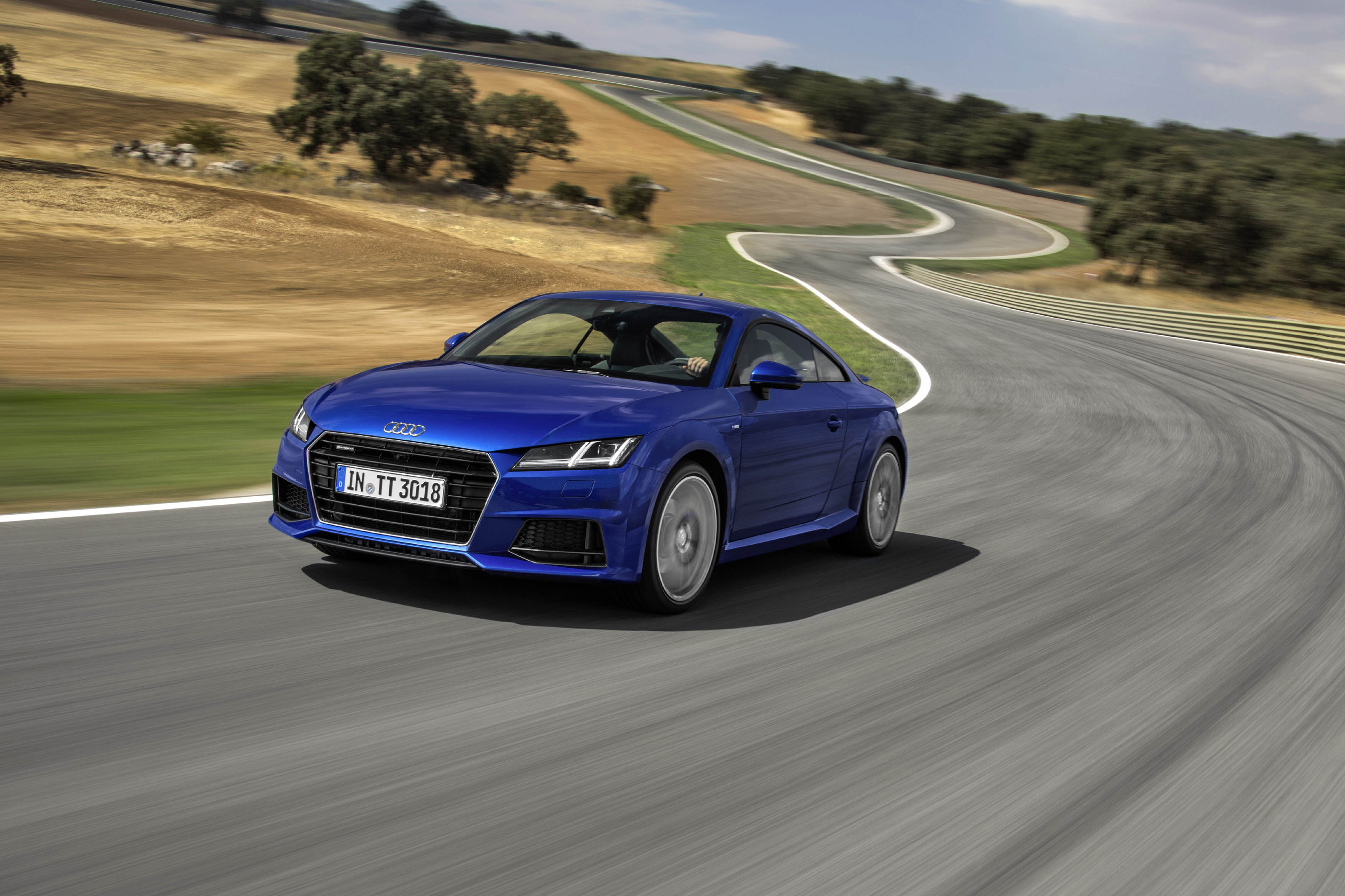 Nieuwe Audi TT ook leverbaar met de 1.8 TFSI 180 pk turbomotor. Prijzen zijn nog niet bekend.