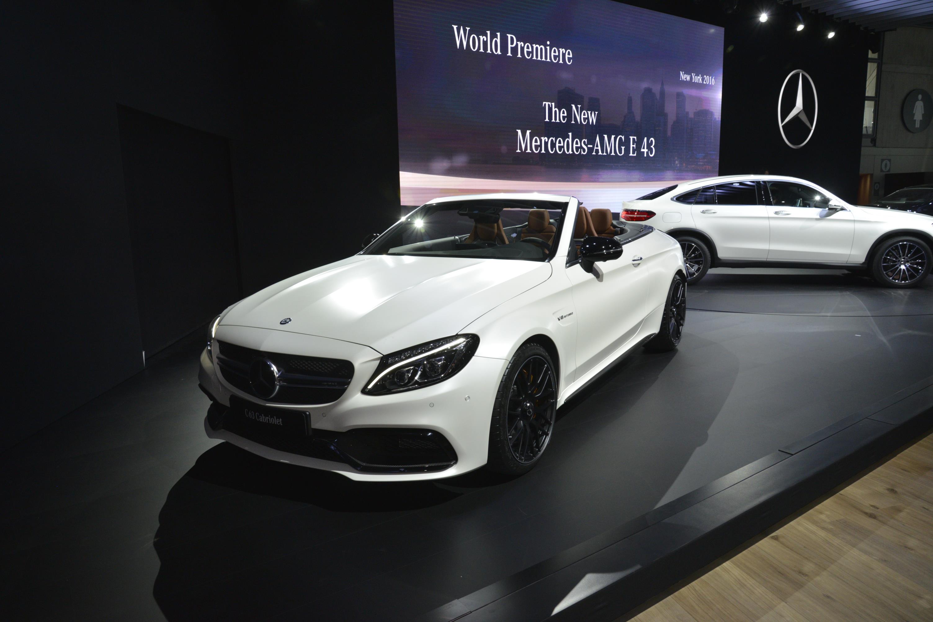 AMG wil rivaal van Porsche worden en zoekt de publiciteit op met 425 AMG Performance Centers ter wereld.