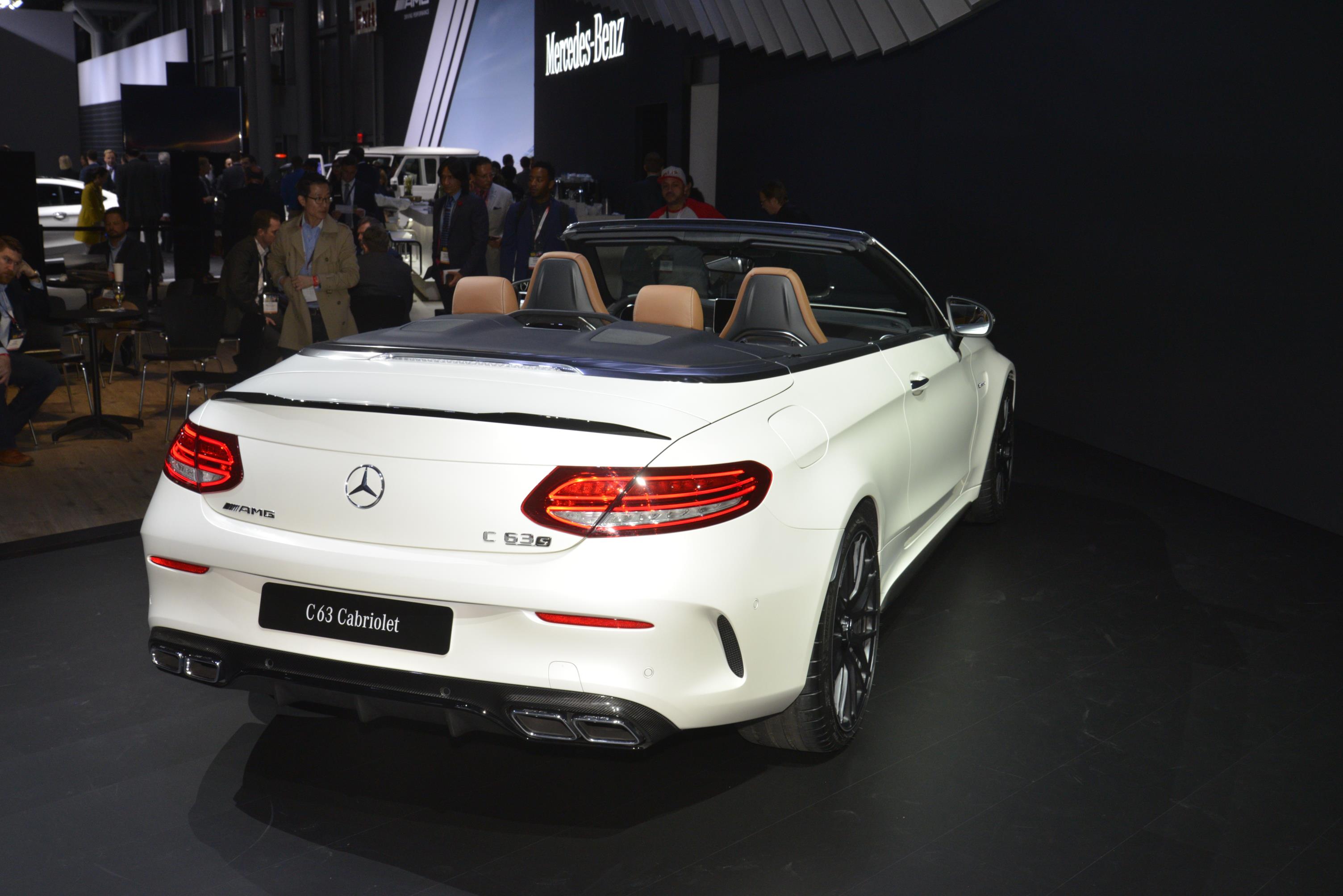 AMG wil rivaal van Porsche worden en zoekt de publiciteit op met 425 AMG Performance Centers ter wereld.