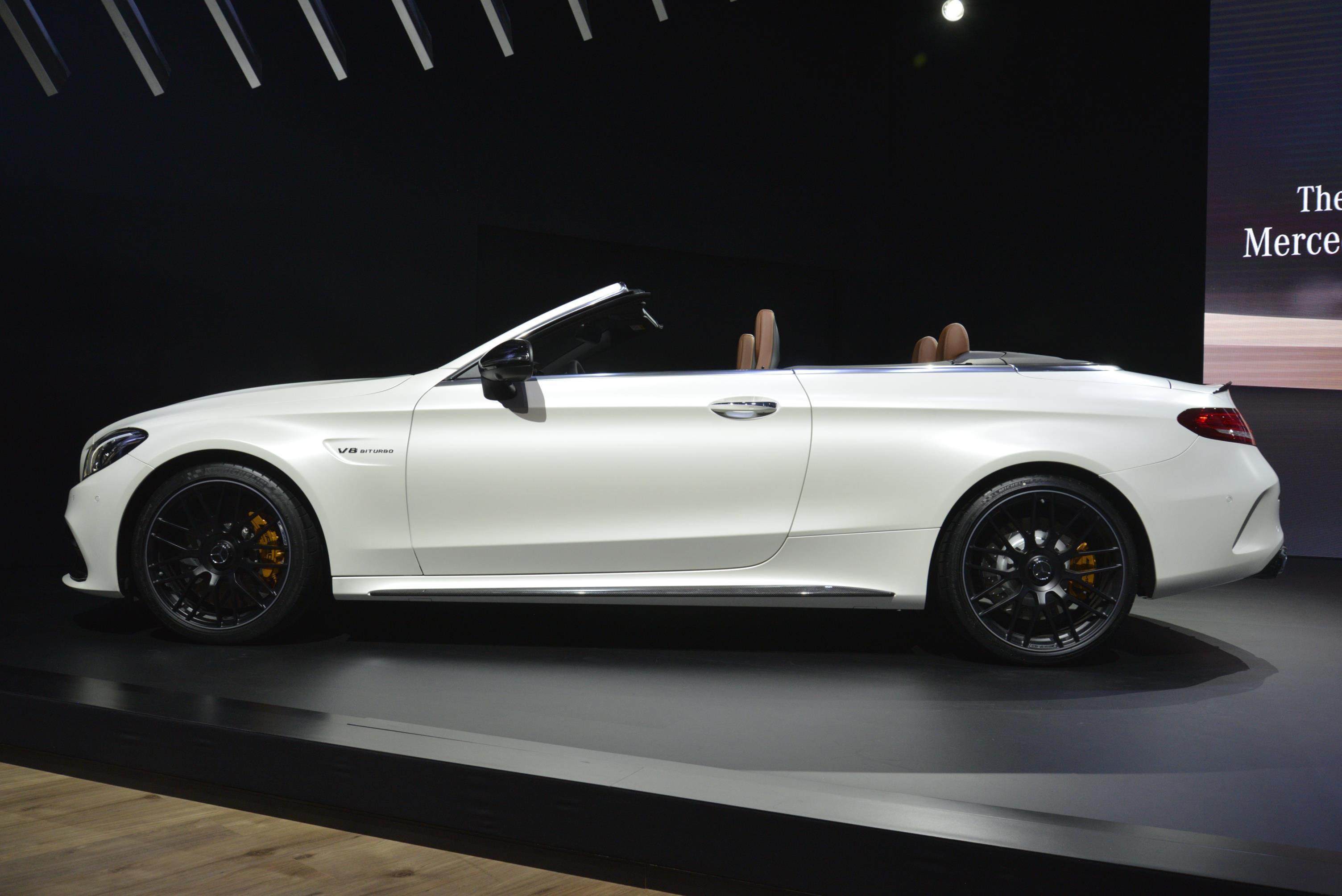AMG wil rivaal van Porsche worden en zoekt de publiciteit op met 425 AMG Performance Centers ter wereld.