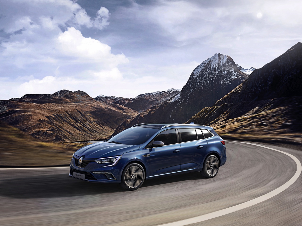 Renault zet de nieuwe Mgane Estate vanaf september 2016 bij de dealer in de showroom en trakteert op introductievoordeel met het Innovation Pack.
