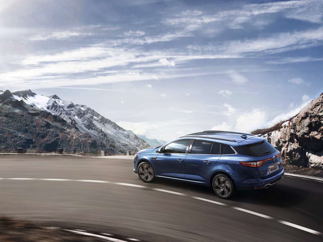 Renault zet de nieuwe Mgane Estate vanaf september 2016 bij de dealer in de showroom en trakteert op introductievoordeel met het Innovation Pack.
