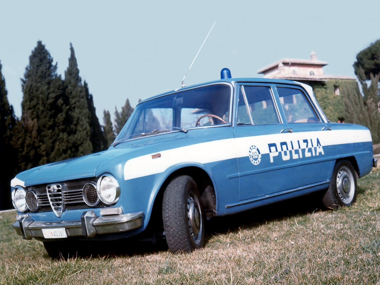 Geen Alfa Romeo, Fiat of Ferrari, maar een Seat Leon. De Italiaanse politie is in Spanje gaan shoppen voor nieuwe patrouillewagens.