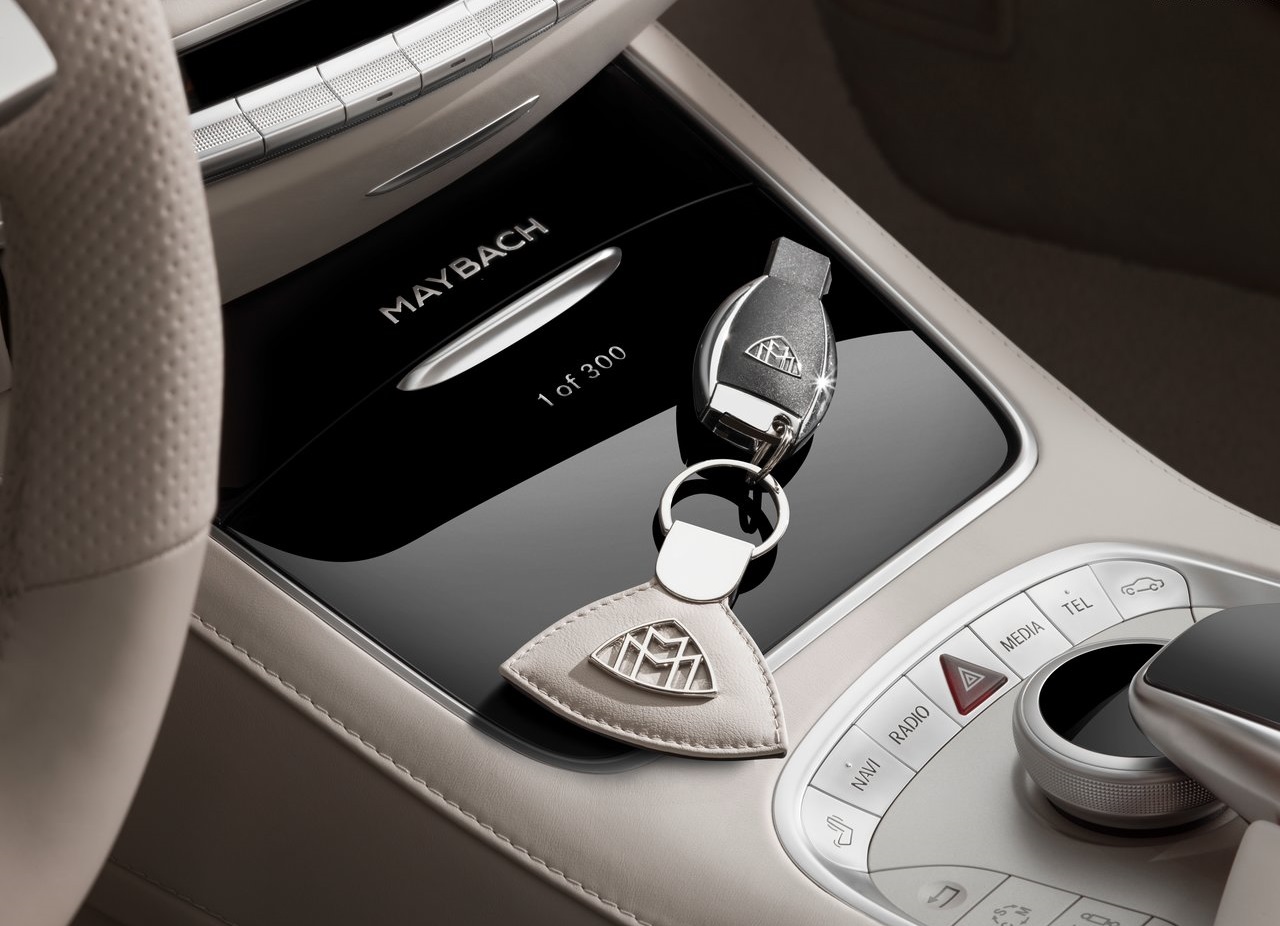 Voor wie een S-Klasse Cabriolet nog niet luxe genoeg vindt komt Mercedes-Maybach nu met de S 650 Cabriolet. Een jacht op wielen, aldus Mercedes.