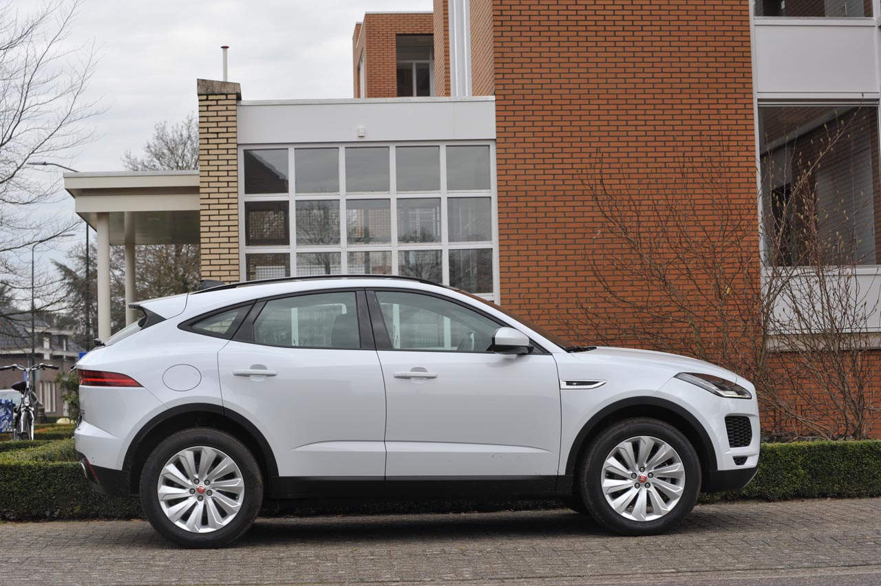 Jaguar brengt met de E-Pace een compacte SUV op dezelfde basis als de Range Rover Evoque.