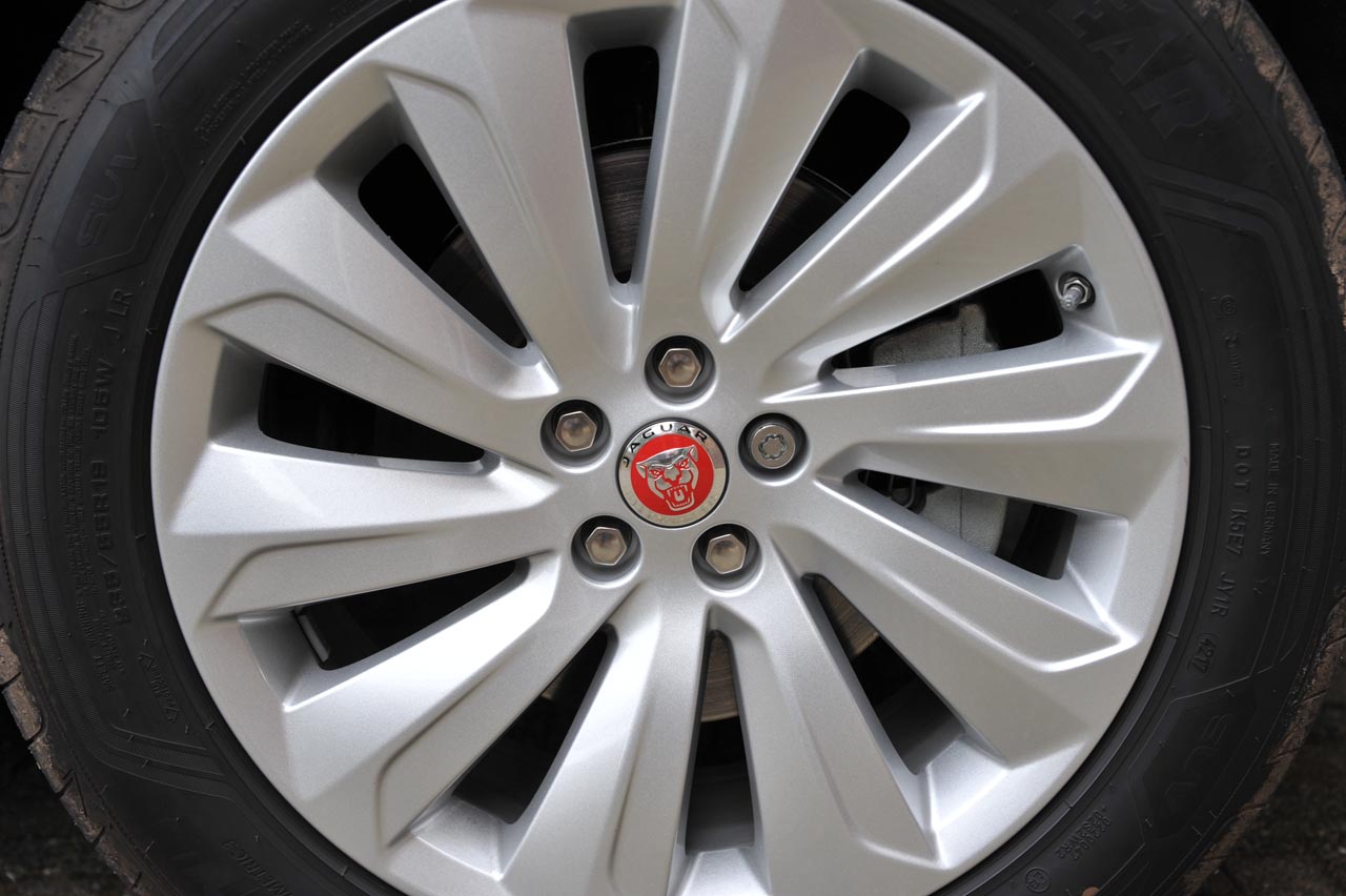 Jaguar brengt met de E-Pace een compacte SUV op dezelfde basis als de Range Rover Evoque.