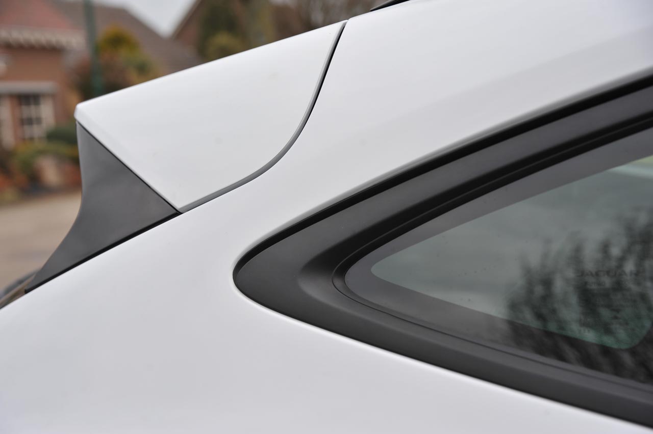 Jaguar brengt met de E-Pace een compacte SUV op dezelfde basis als de Range Rover Evoque.