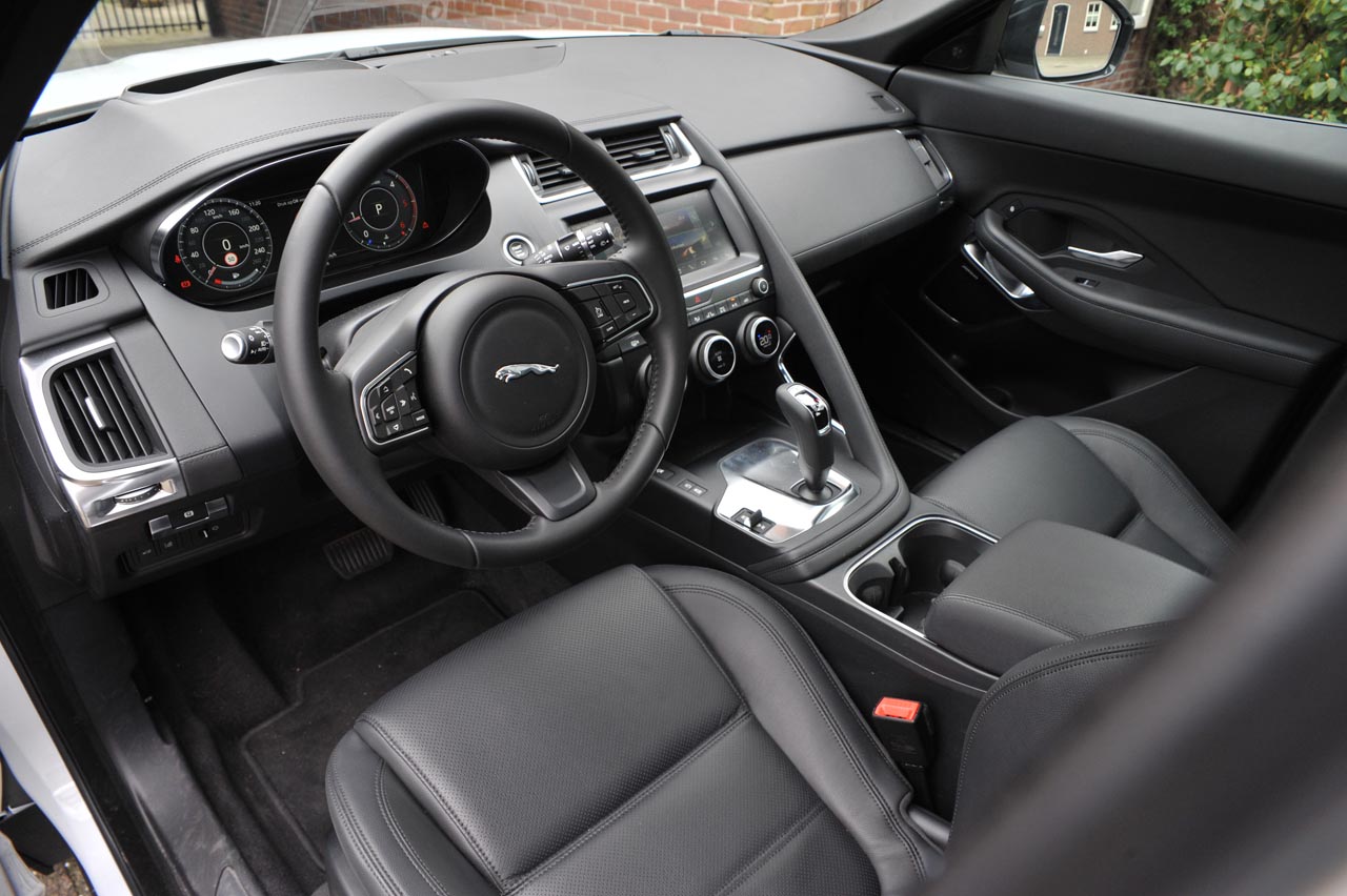 Jaguar brengt met de E-Pace een compacte SUV op dezelfde basis als de Range Rover Evoque.