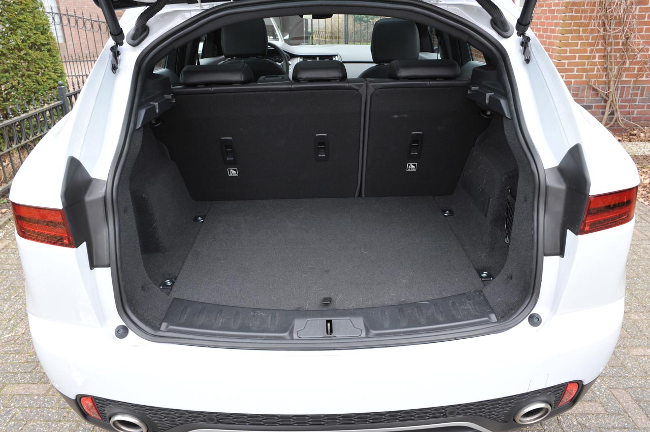Jaguar brengt met de E-Pace een compacte SUV op dezelfde basis als de Range Rover Evoque.