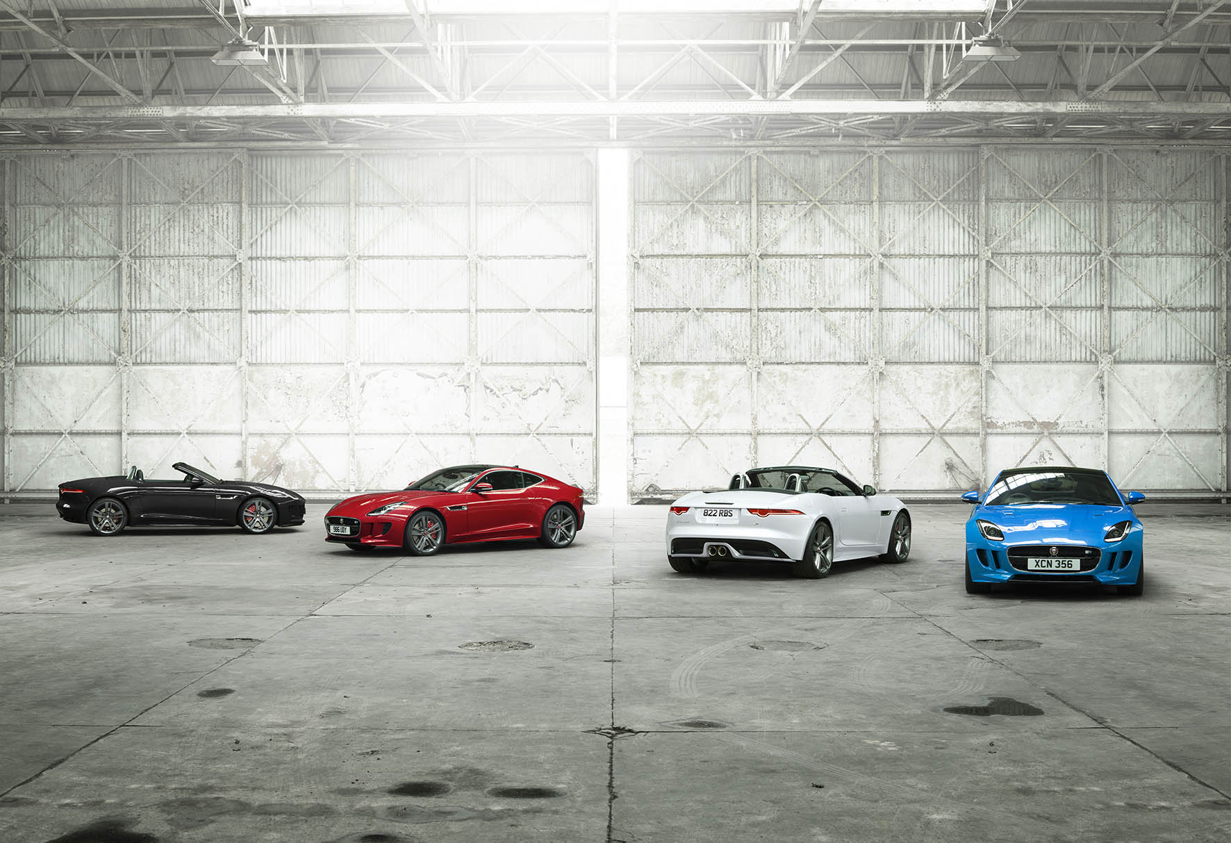 Jaguar brengt F-TYPE British Design Edition exclusief op smaak. De speciale uitvoering wordt vanaf het voorjaar 2016 beschikbaar.