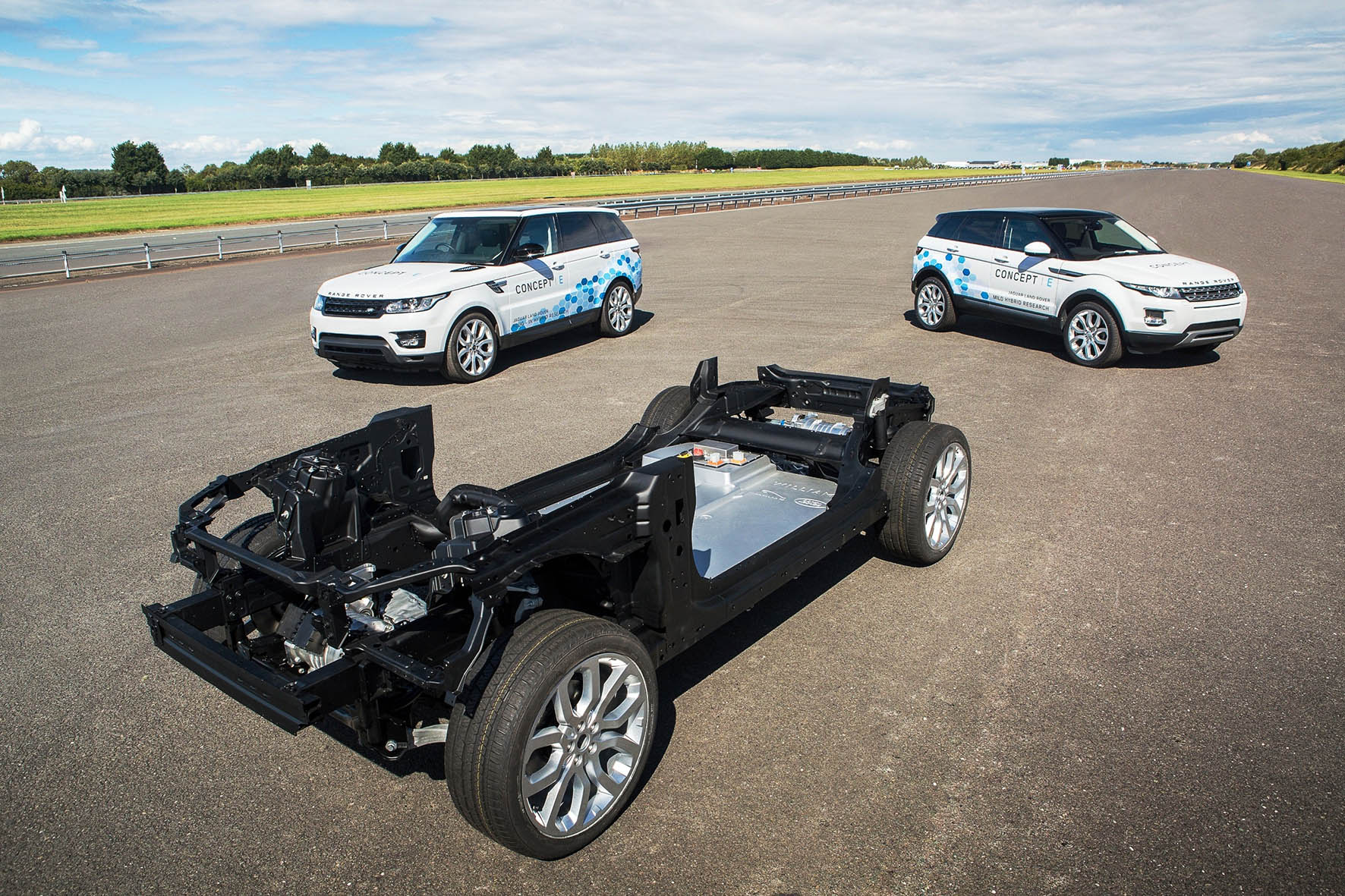 Jaguar Land Rover presenteert plug-in hybride, mild hybrid en volledig elektrische studiemodellen in de vorm van Concept_e MHEV,PHEV en BEV.