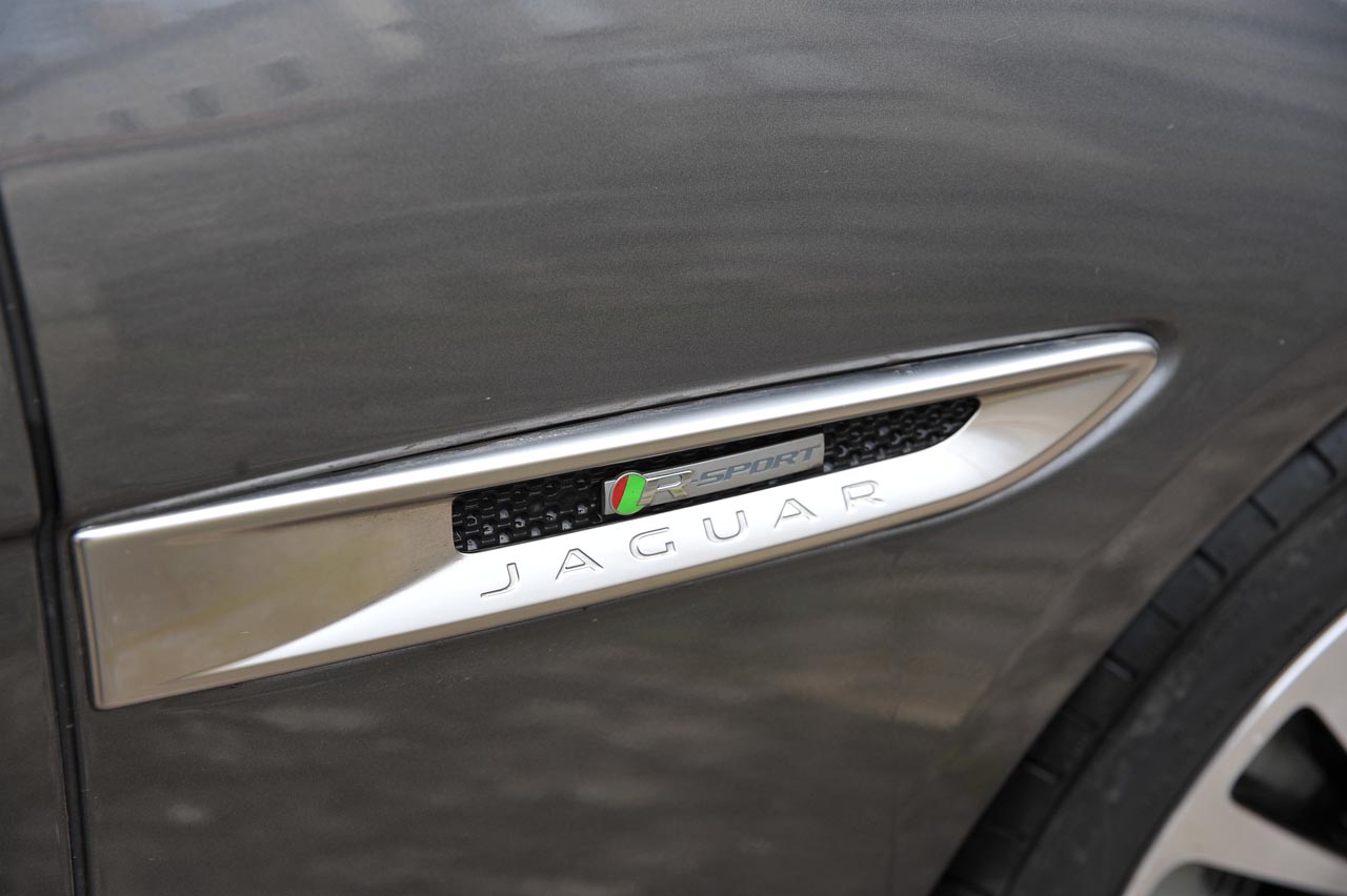 Jaguar bouwt gelukkig weer een fraaie Sportbrake op basis van de XF. De auto heeft dankzij de aluminium koets aan gewicht verloren en beschikt over prettige 4 cilindermotoren.