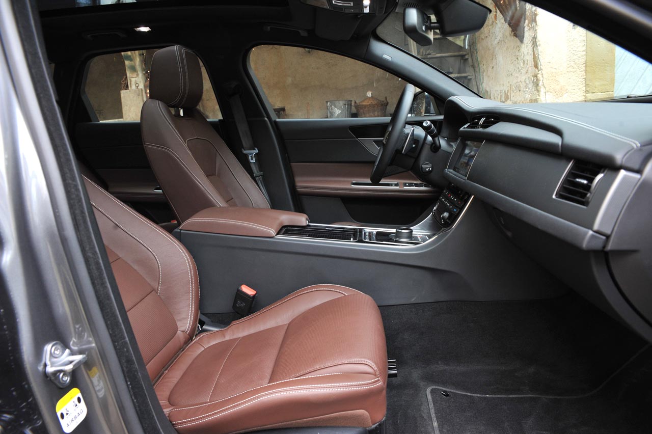 Jaguar bouwt gelukkig weer een fraaie Sportbrake op basis van de XF. De auto heeft dankzij de aluminium koets aan gewicht verloren en beschikt over prettige 4 cilindermotoren.