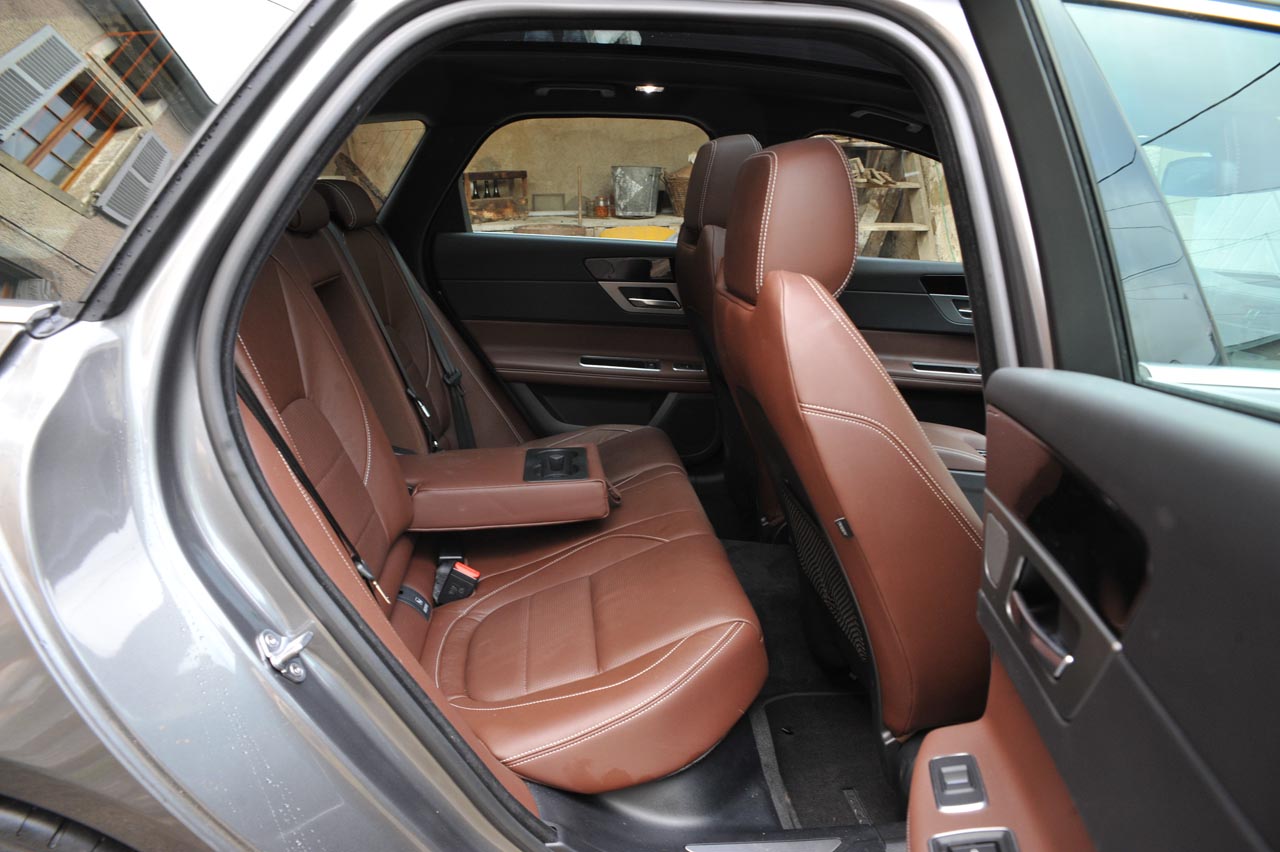 Jaguar bouwt gelukkig weer een fraaie Sportbrake op basis van de XF. De auto heeft dankzij de aluminium koets aan gewicht verloren en beschikt over prettige 4 cilindermotoren.