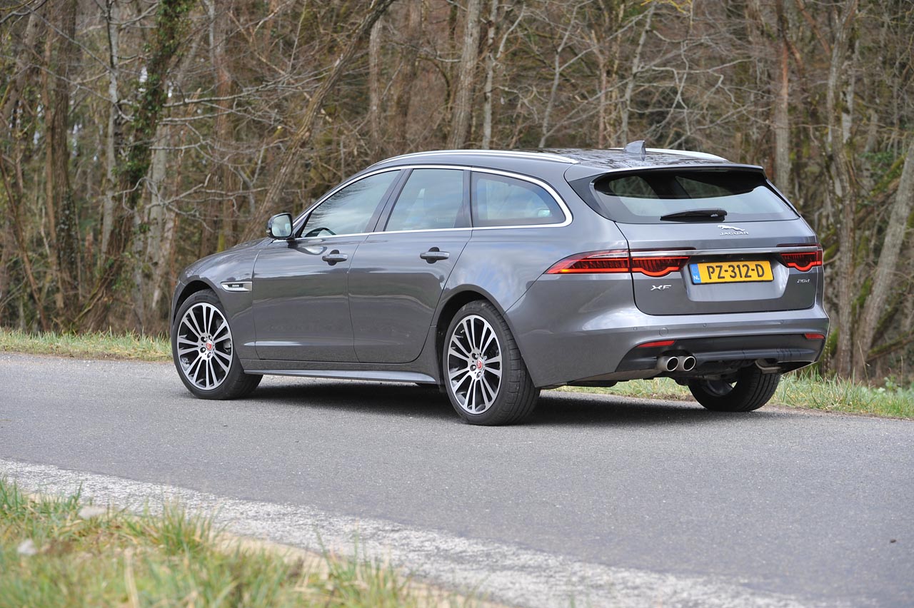 Jaguar bouwt gelukkig weer een fraaie Sportbrake op basis van de XF. De auto heeft dankzij de aluminium koets aan gewicht verloren en beschikt over prettige 4 cilindermotoren.