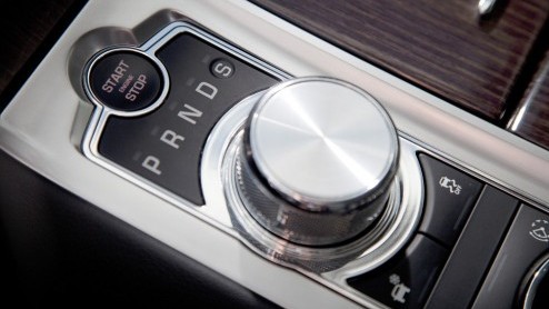 Jaguar XF tijdelijk verkrijgbaar met drie Option Packs, zonder meerprijs. Jaguar levert de XF zonder extra kosten af met het Sport- Comfort en Tech Pack. Voordeel? Meer dan 10.000 euro.