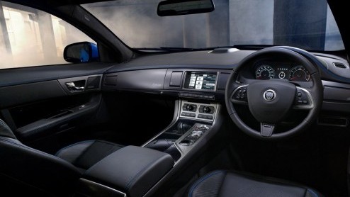 Autotest Jaguar XFR-S Sportbrake: de ultieme droom voor huisvaders met lef. Deze XF met 5.0 V8 Supercharger is tot supercarsnelheden in staat maar doet dat niet zonder stij.