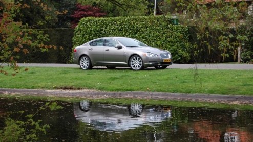 Evolutie of revolutie, het is een ingewikkelde keuze die je als automerk moet maken bij het ontwikkelen van een nieuwe model- strategie. Jaguar koos voor de laatste optie en heeft met de komst van de