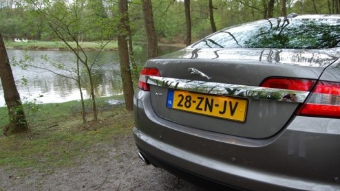 Evolutie of revolutie, het is een ingewikkelde keuze die je als automerk moet maken bij het ontwikkelen van een nieuwe model- strategie. Jaguar koos voor de laatste optie en heeft met de komst van de