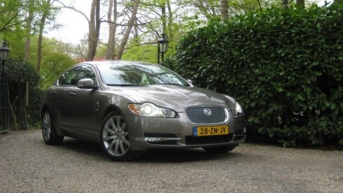 Evolutie of revolutie, het is een ingewikkelde keuze die je als automerk moet maken bij het ontwikkelen van een nieuwe model- strategie. Jaguar koos voor de laatste optie en heeft met de komst van de