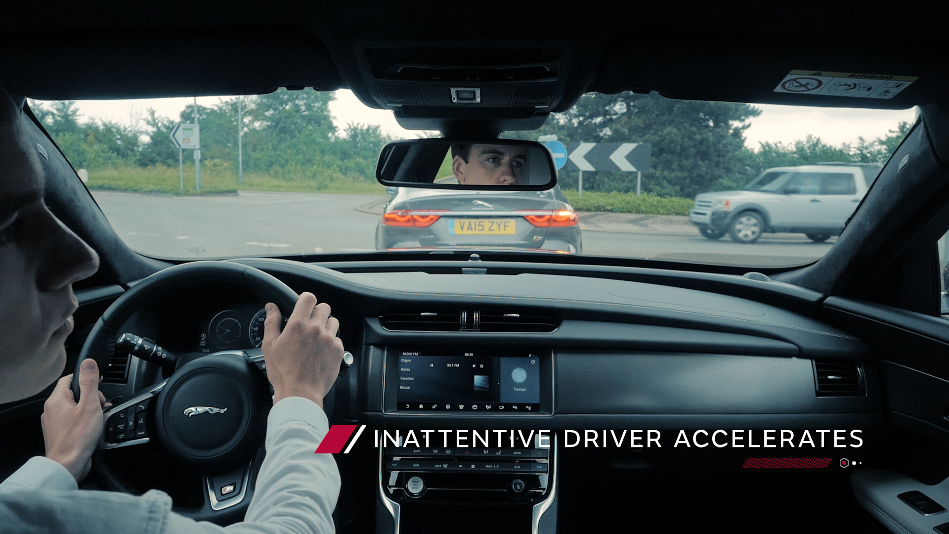 Jaguar gaat in thuisland UK aan de slag met connected cars en autonoom rijden. Voor dit project ontwikkelen de Britten nieuwe veiligheidssystemen zoals Roadwork Assist en Over the Horizon Warning.