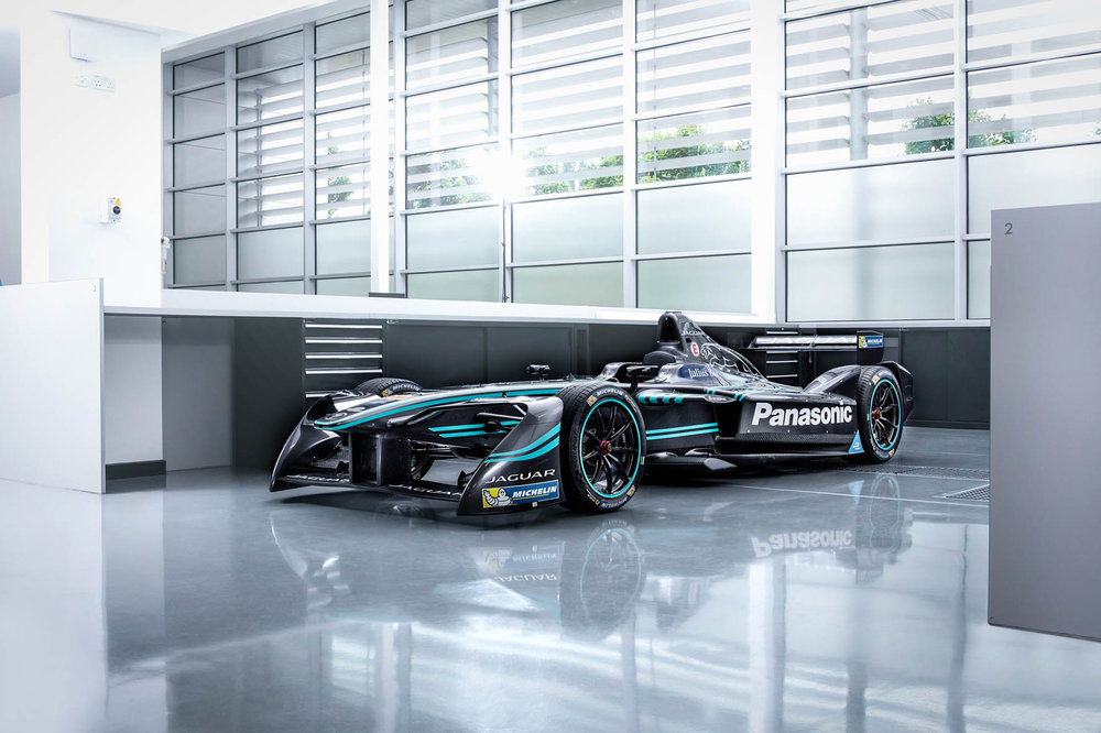 Jaguar keert terug in de autosport met deelname aan de Formule E met het Panasonic Jaguar Racing team. Achter het stuur wellicht ook een Nederlandse rijder.