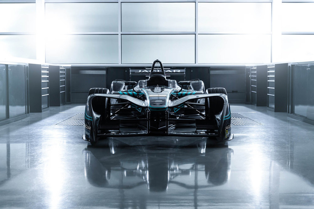 Jaguar keert terug in de autosport met deelname aan de Formule E met het Panasonic Jaguar Racing team. Achter het stuur wellicht ook een Nederlandse rijder.