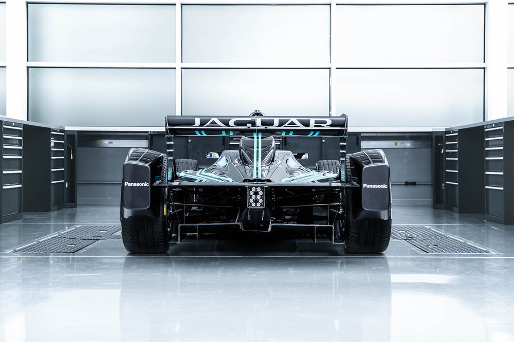 Jaguar keert terug in de autosport met deelname aan de Formule E met het Panasonic Jaguar Racing team. Achter het stuur wellicht ook een Nederlandse rijder.
