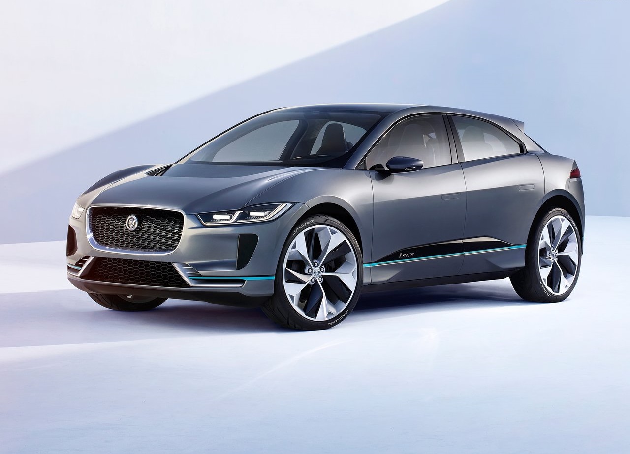 Jaguar presenteert de i-Pace Concept, een voorbode voor een volledig elektrische, sportieve SUV. De prestaties zijn van sportwagenniveau...
