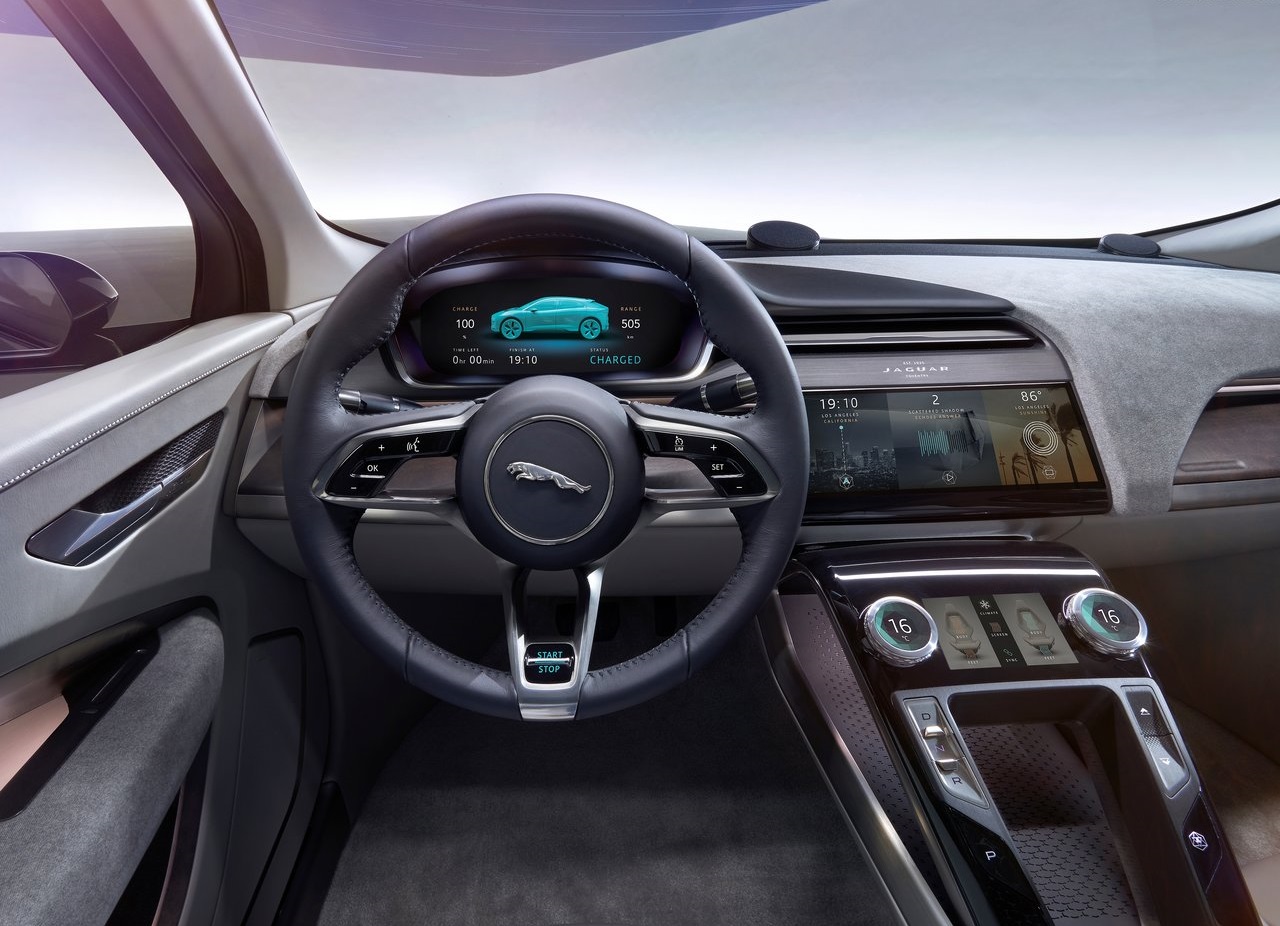 Jaguar presenteert de i-Pace Concept, een voorbode voor een volledig elektrische, sportieve SUV. De prestaties zijn van sportwagenniveau...