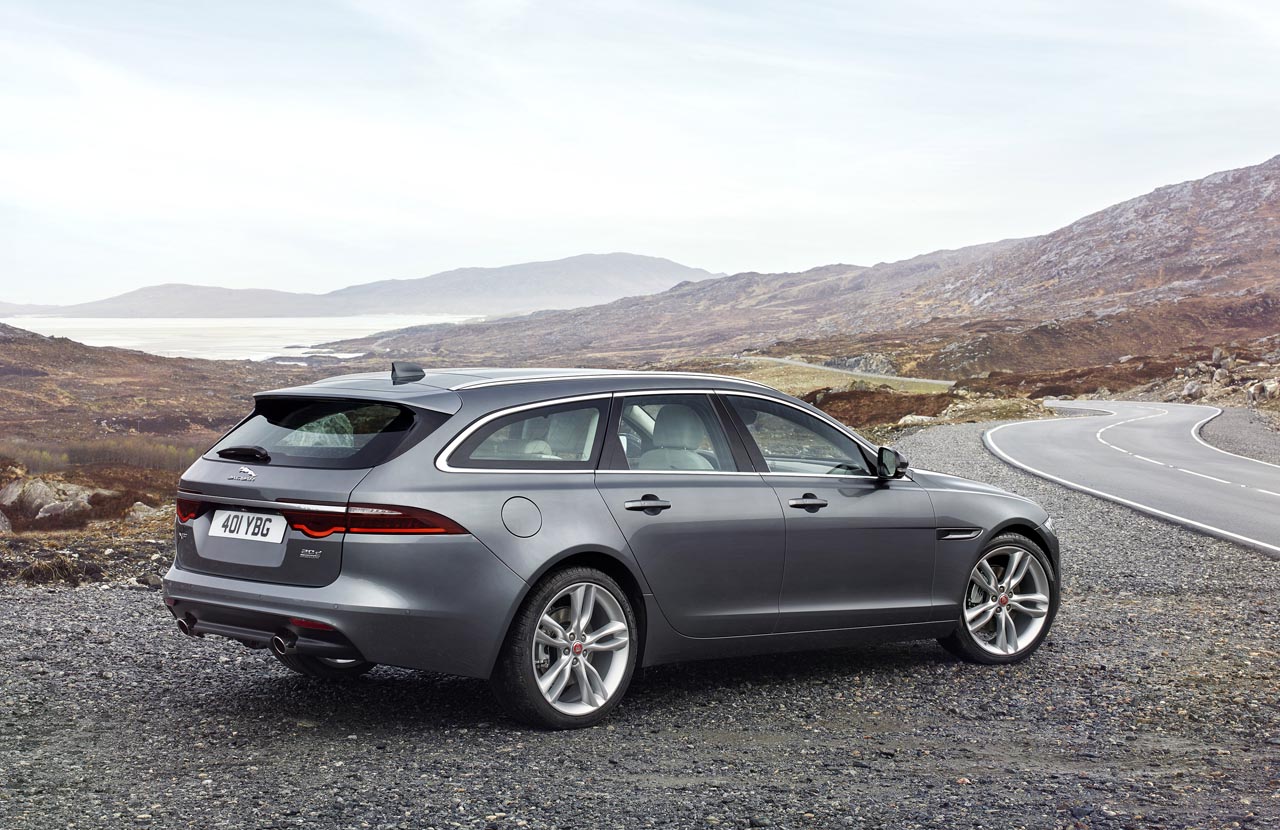 Jaguar komt in het najaar met de nieuwe generatie XF Sportbrake, een langgerekt ogende, sierlijn gelijnde stationwagon.