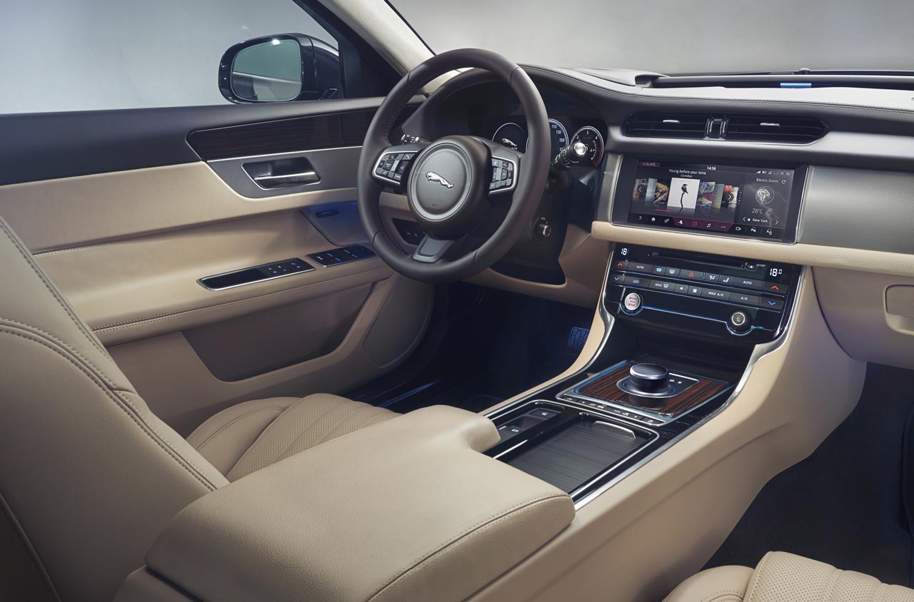 Jaguar komt in het najaar met de nieuwe generatie XF Sportbrake, een langgerekt ogende, sierlijn gelijnde stationwagon.